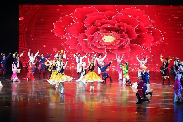 《新疆是個好地方》文藝晚會在珠海上演 文化交融的華美樂章